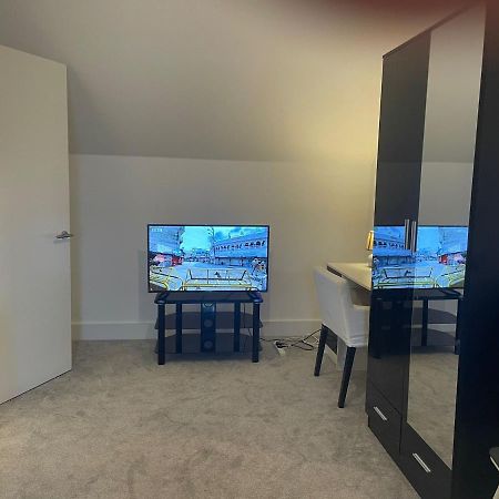 Rendezvous Apartment Ромфорд Екстериор снимка