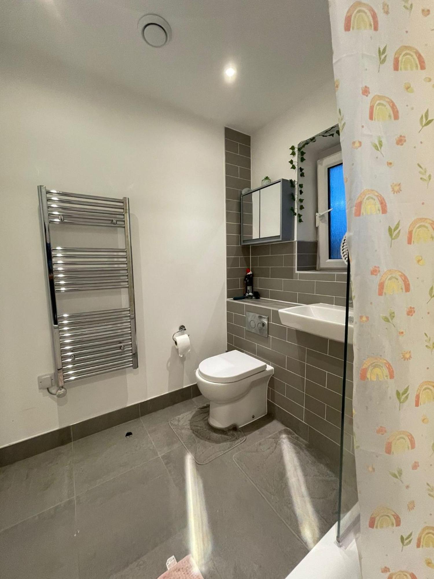 Rendezvous Apartment Ромфорд Екстериор снимка