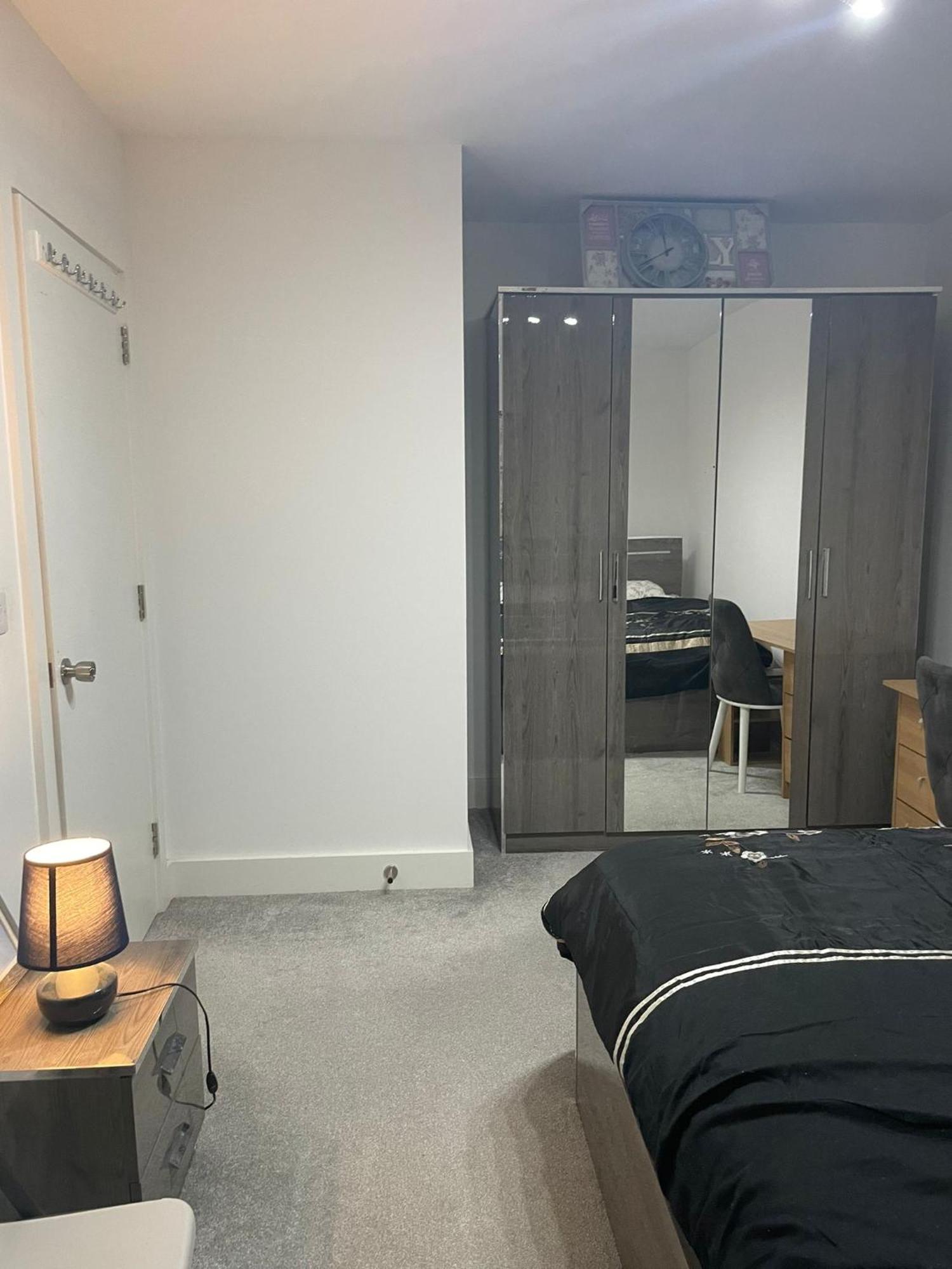 Rendezvous Apartment Ромфорд Екстериор снимка