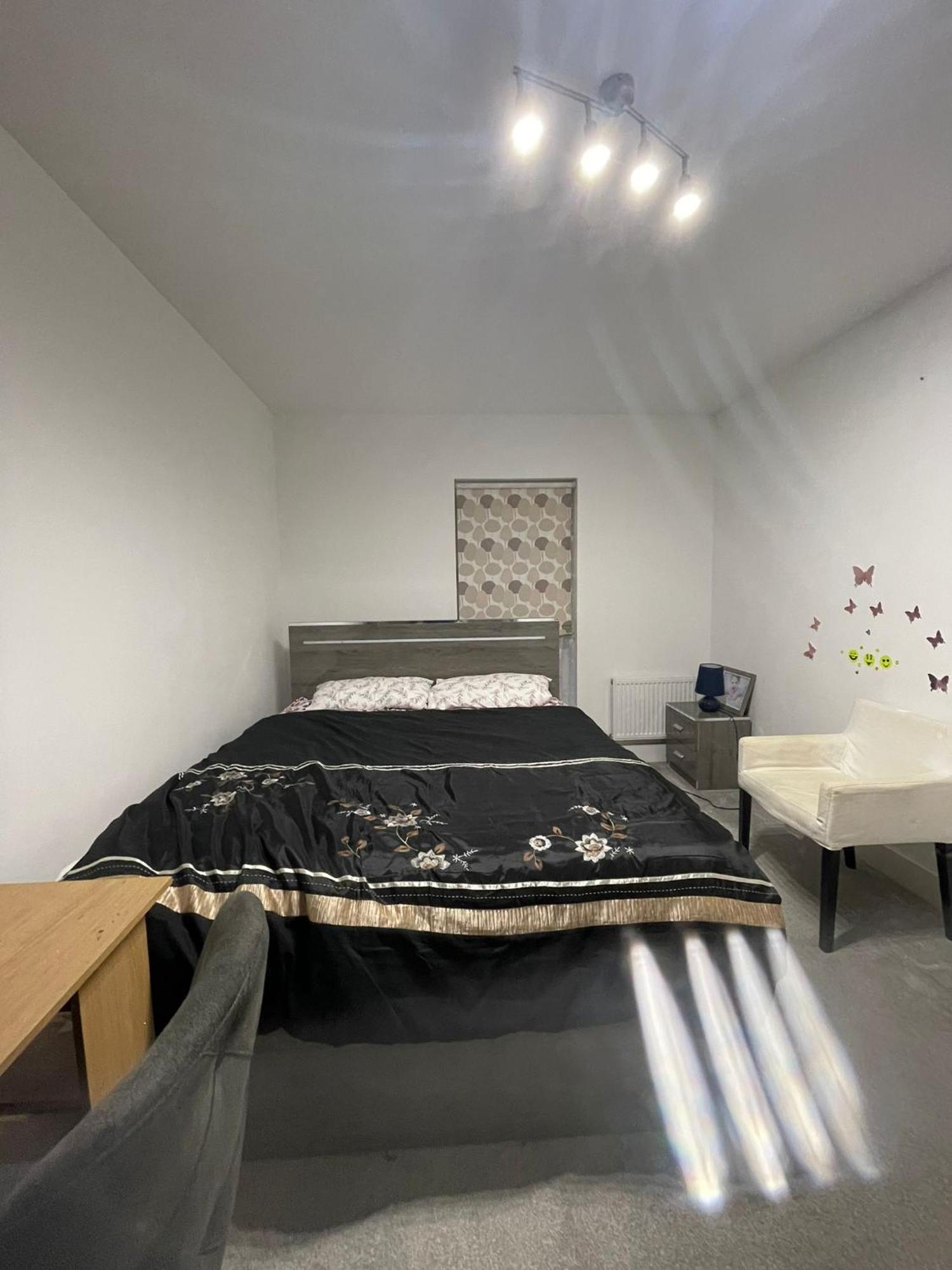 Rendezvous Apartment Ромфорд Екстериор снимка